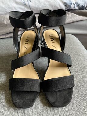 Unisa Black Suede & Elastic-Strap Mid Heels